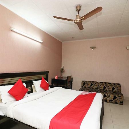 Oyo 24672 Bharat Guest House Delhi  Exterior photo
